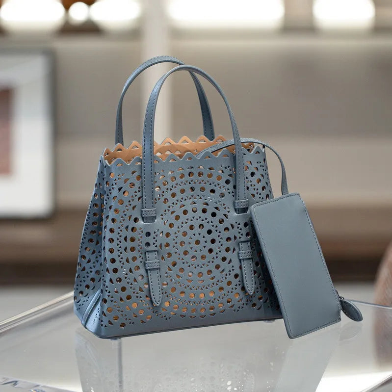High-grade Hot Girl Hand-held Tote Bag Female 2025 New Niche Design Retro Versatile Shoulder Bag