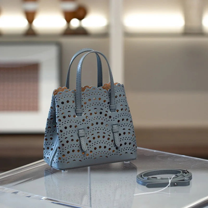 High-grade Hot Girl Hand-held Tote Bag Female 2025 New Niche Design Retro Versatile Shoulder Bag