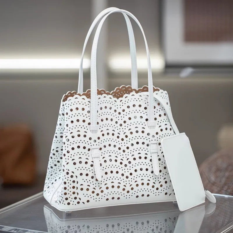 High-grade Hot Girl Hand-held Tote Bag Female 2025 New Niche Design Retro Versatile Shoulder Bag