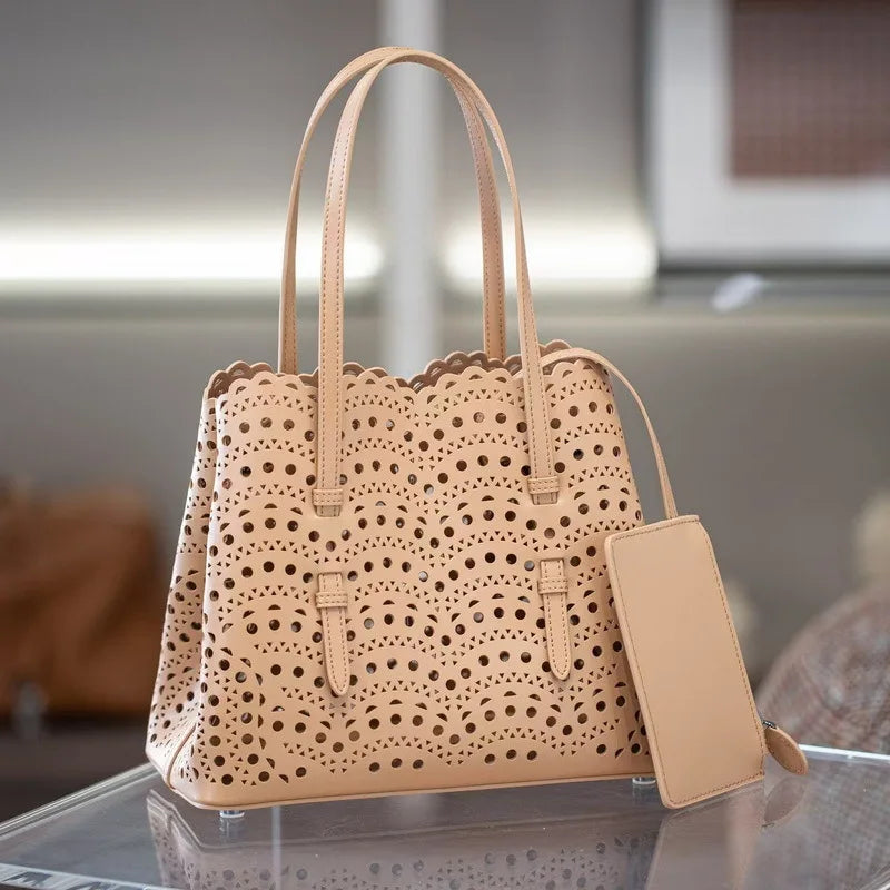 High-grade Hot Girl Hand-held Tote Bag Female 2025 New Niche Design Retro Versatile Shoulder Bag