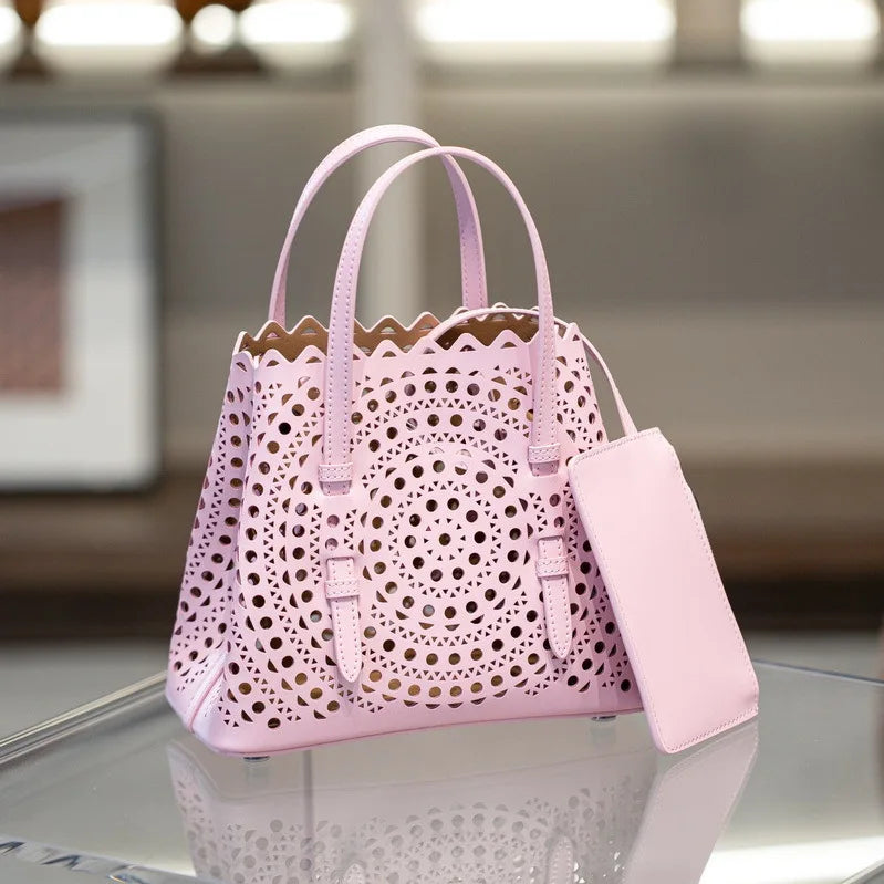 High-grade Hot Girl Hand-held Tote Bag Female 2025 New Niche Design Retro Versatile Shoulder Bag