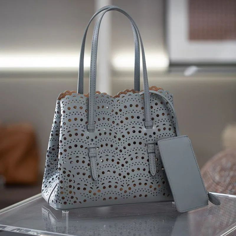 High-grade Hot Girl Hand-held Tote Bag Female 2025 New Niche Design Retro Versatile Shoulder Bag