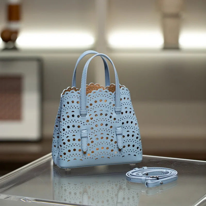 High-grade Hot Girl Hand-held Tote Bag Female 2025 New Niche Design Retro Versatile Shoulder Bag