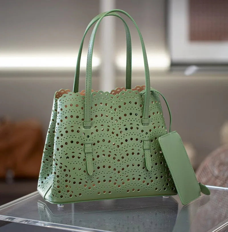 High-grade Hot Girl Hand-held Tote Bag Female 2025 New Niche Design Retro Versatile Shoulder Bag