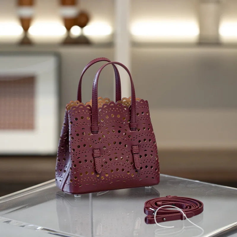 High-grade Hot Girl Hand-held Tote Bag Female 2025 New Niche Design Retro Versatile Shoulder Bag