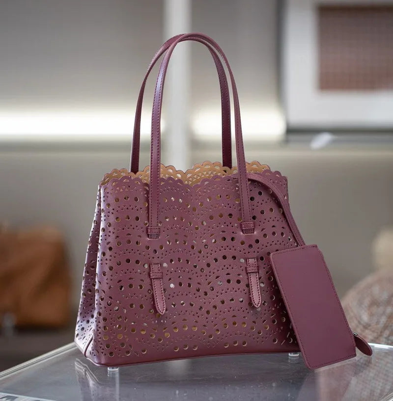 High-grade Hot Girl Hand-held Tote Bag Female 2025 New Niche Design Retro Versatile Shoulder Bag