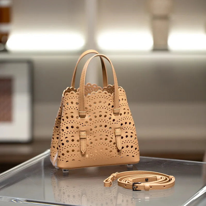 High-grade Hot Girl Hand-held Tote Bag Female 2025 New Niche Design Retro Versatile Shoulder Bag