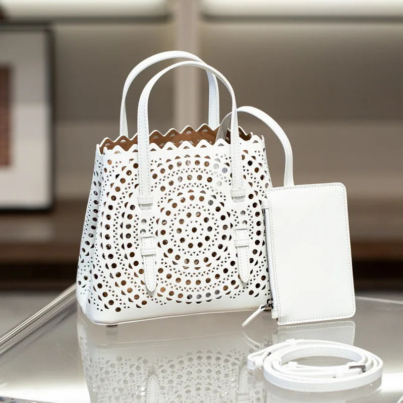 High-grade Hot Girl Hand-held Tote Bag Female 2025 New Niche Design Retro Versatile Shoulder Bag