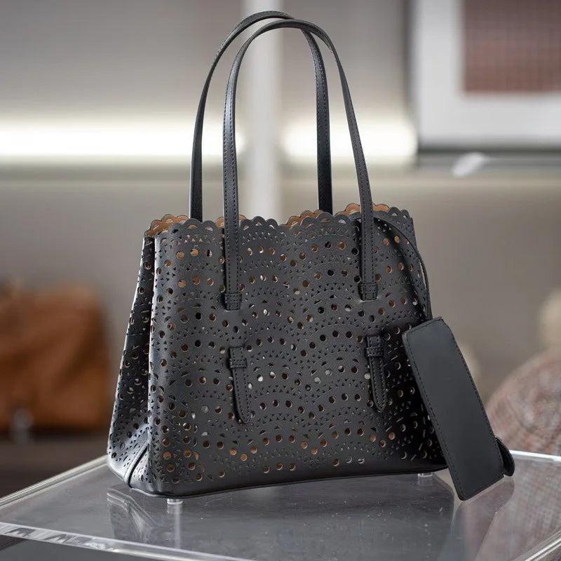 High-grade Hot Girl Hand-held Tote Bag Female 2025 New Niche Design Retro Versatile Shoulder Bag