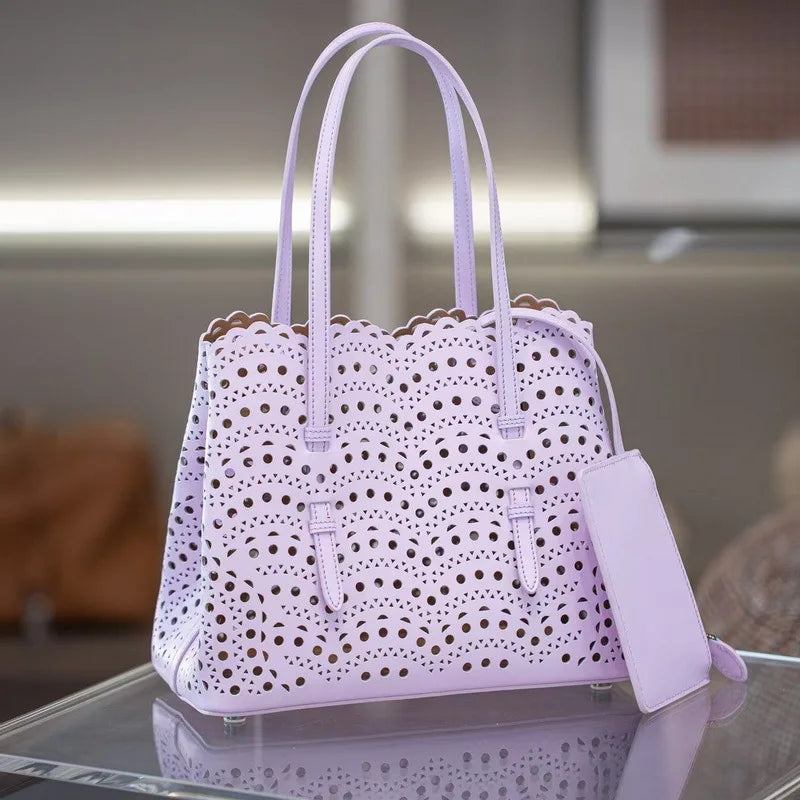 High-grade Hot Girl Hand-held Tote Bag Female 2025 New Niche Design Retro Versatile Shoulder Bag