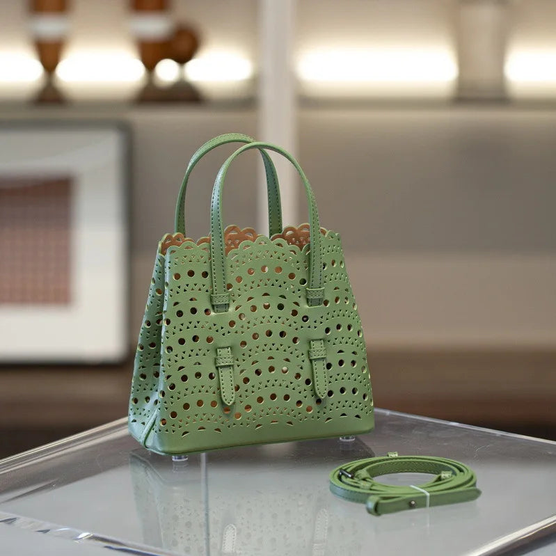 High-grade Hot Girl Hand-held Tote Bag Female 2025 New Niche Design Retro Versatile Shoulder Bag