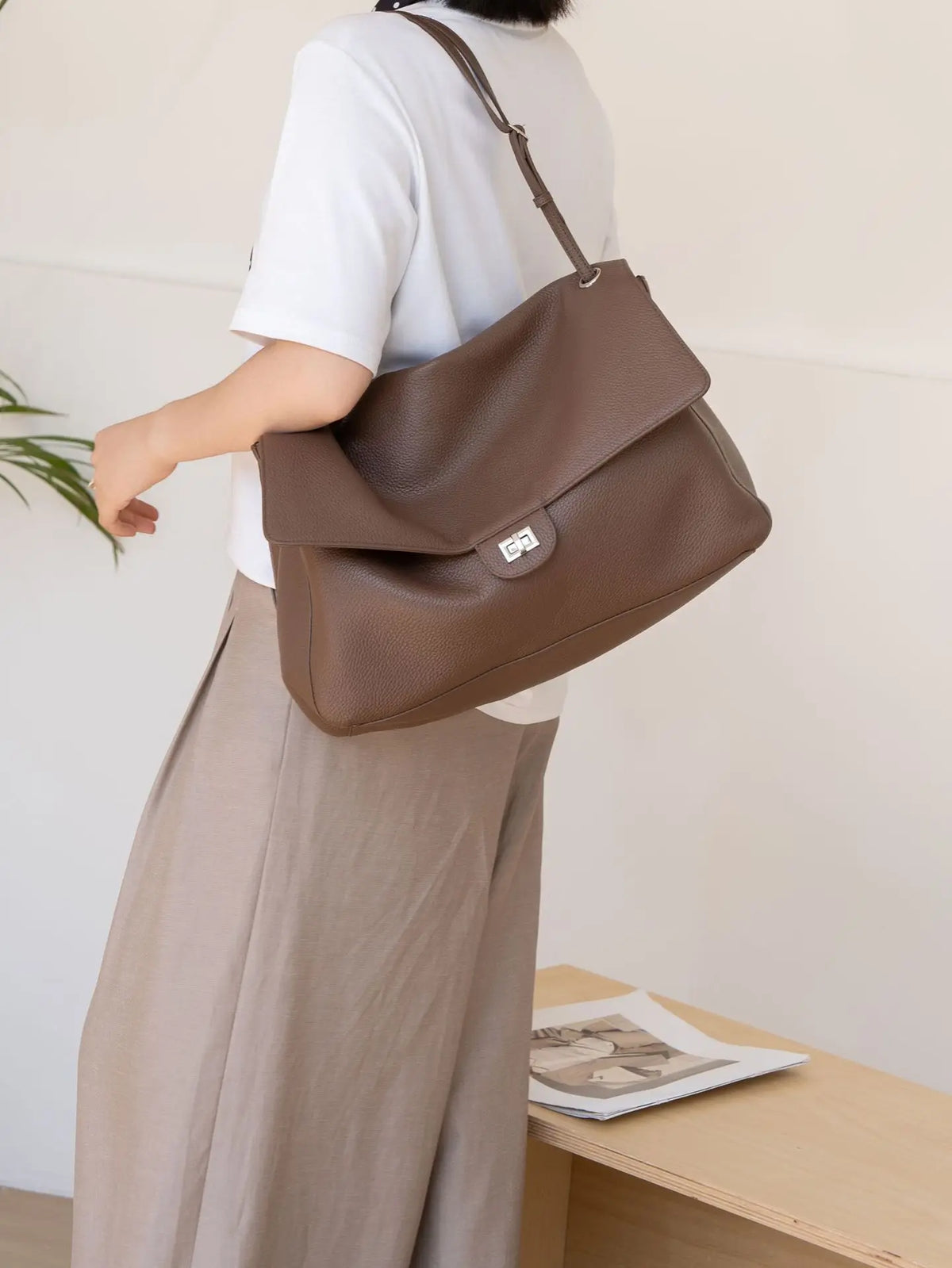 Women's Luxury Leather Handbag Large Capacity Soft Wear-Resistant Trendy Travel Bag High-End Texture Simple Design